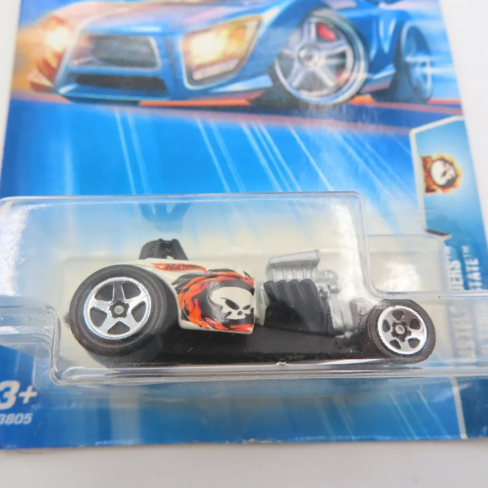 Hot Wheels Altered State 2004 Wastelanders 205 White Skull Flames Diecast Car